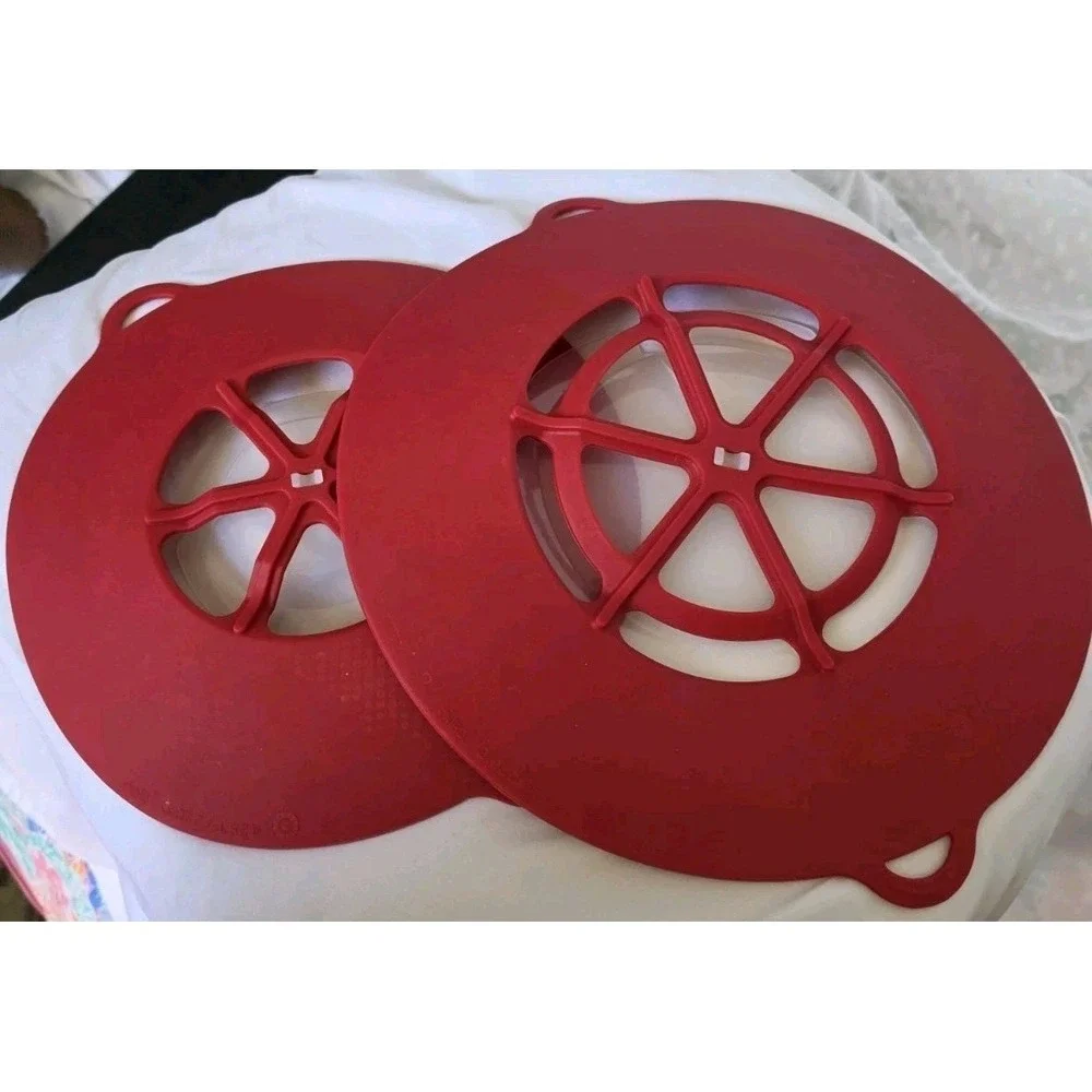 Pampered Chef Red Boil-Over No More Set includes #2422 Small & #2423 Large